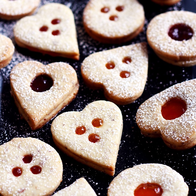 Traditional Linzer Cookies & News » Little Vienna