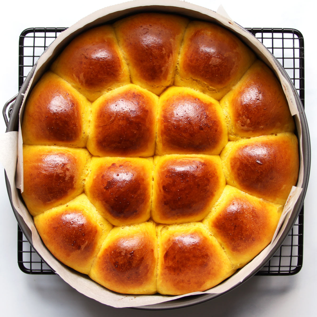 fluffy pumpkin dinner rolls