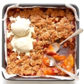 Quick Peach Crumble (crispy topping, juicy filling)