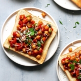 Recipe quick chickpeas with tomatoes on toast