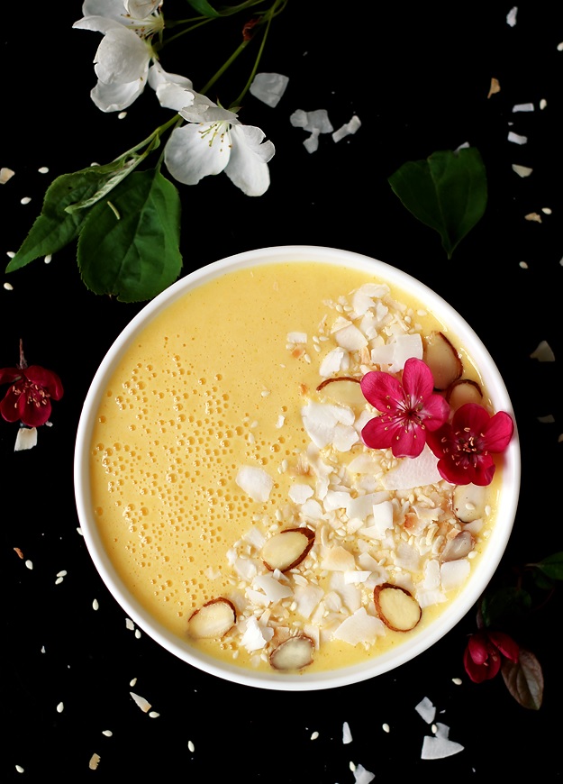 Refreshing Mango Pineapple Smoothie Bowl