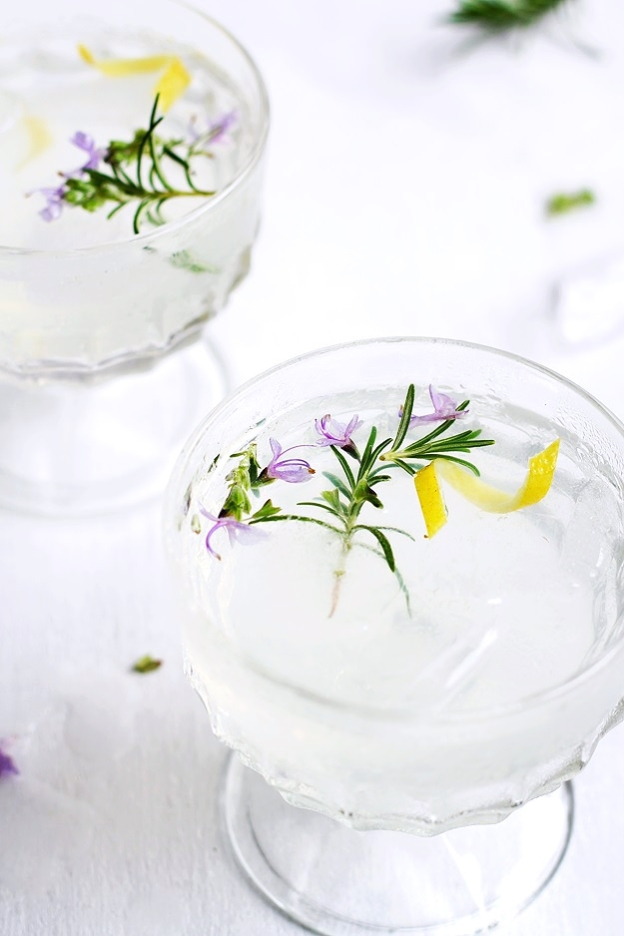 Rosemary Gin Fizz Cocktail Recipe » Little Vienna