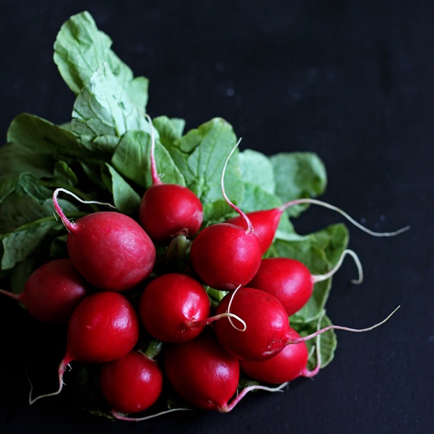 Sandwich with radishes