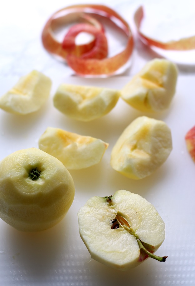 Slicing apples for apple strudel filling