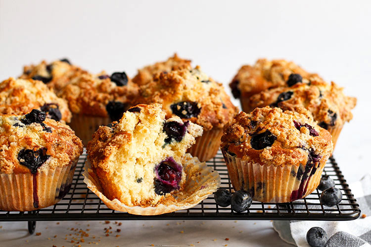 fluffy blueberry muffins