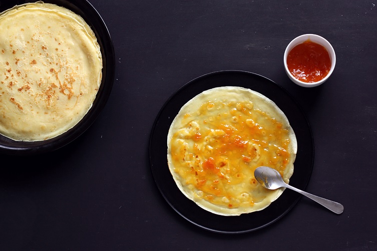 Spread crepes with apricot jam