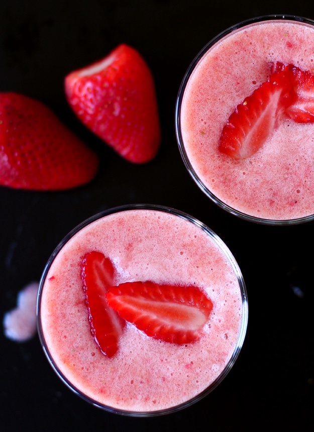 Simple vegan Strawberry Banana Smoothie Recipe