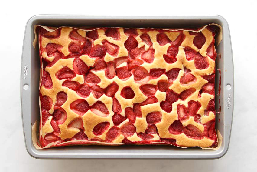 Strawberry sheet cake recipe fresh strawberries