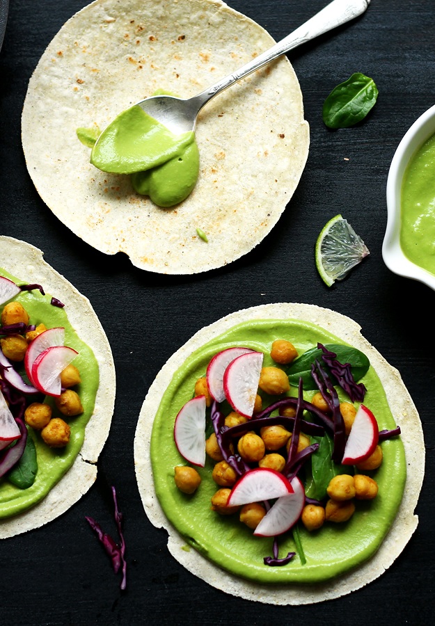 Tacos with green salsa and chickpeas recipe