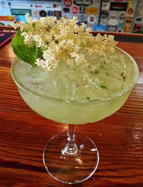 homemade elderflower cordial from lilvienna.com made by Mark