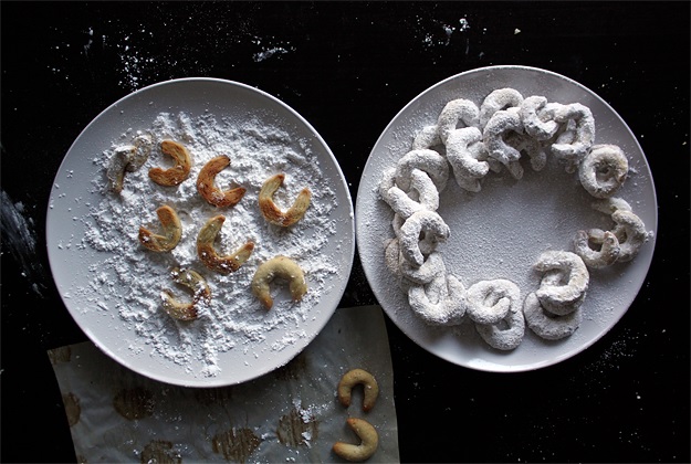 Vanilla crescents rolling in sugar