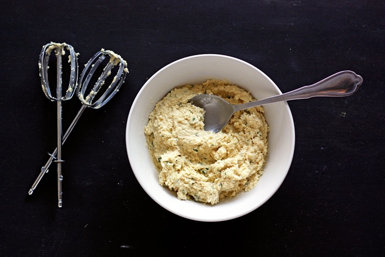 The batter needs to rest for 15 minutes in the fridge.