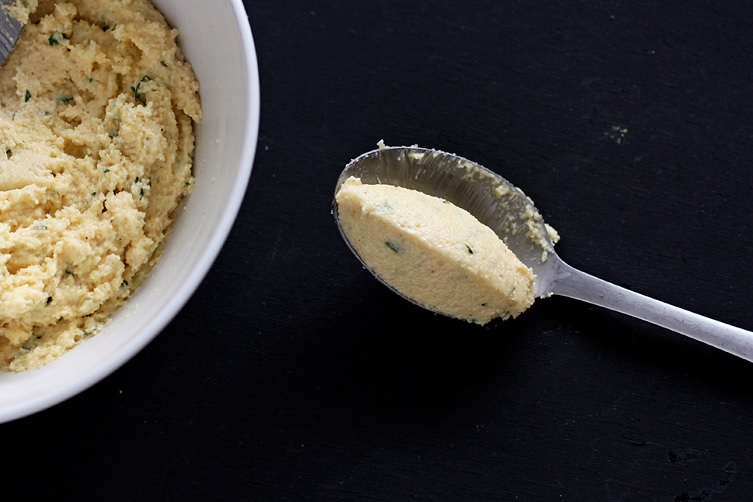 Shaping semolina dumplings